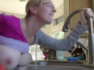 巨乳 作弊 妻子 拍著 上 廚房 counter: 免費 xxx 視頻 8d | 超碰在線視頻