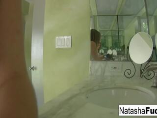 娜塔莎 changes 和 washes 她的 腳, 免費 x 額定 電影 22