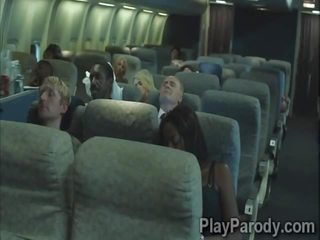2 künti stewardesses know how to please the passengers