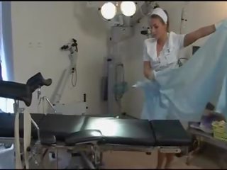 Groovy infirmière en bronzage bas et talons en hôpital - dorcel