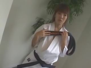 Hitomi tanaka. dr. trieda karate.