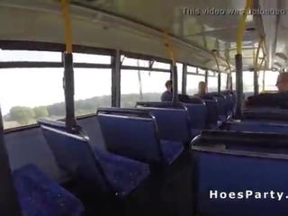 Amatér děvky sdílet putz v the veřejné autobus